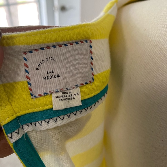 Ruffle Bell Sleeve yellow and white top - Picture 4 of 4